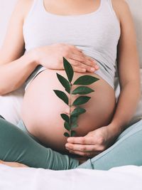 Individuelle und natürliche Geburtsvorbereitung, Taping, Hilfe bei Schwangerschaftsbeschwerden und psychologischer Unterstützung von der Hebamme Uta Sommer.